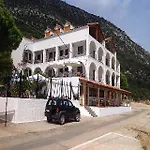 アパートホテル Travlos Eleios-Pronnoi