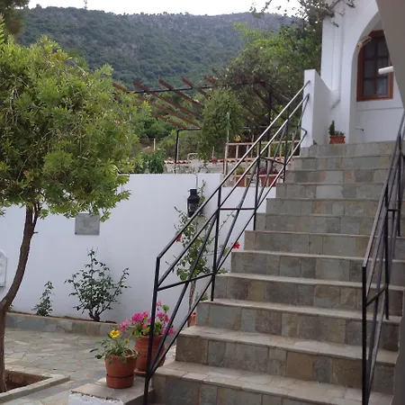 Apart-hotel Travlos 3*