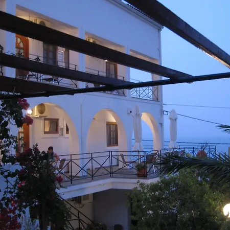 Aparthotel Travlos Eleios-Pronnoi