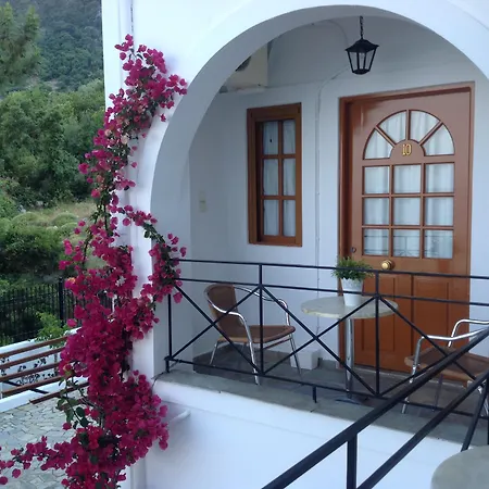 Travlos アパートホテル 3*