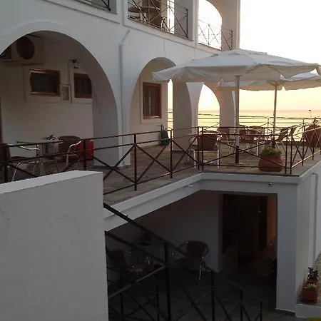 アパートホテル Travlos Eleios-Pronnoi