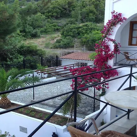 アパートホテル Travlos 3*