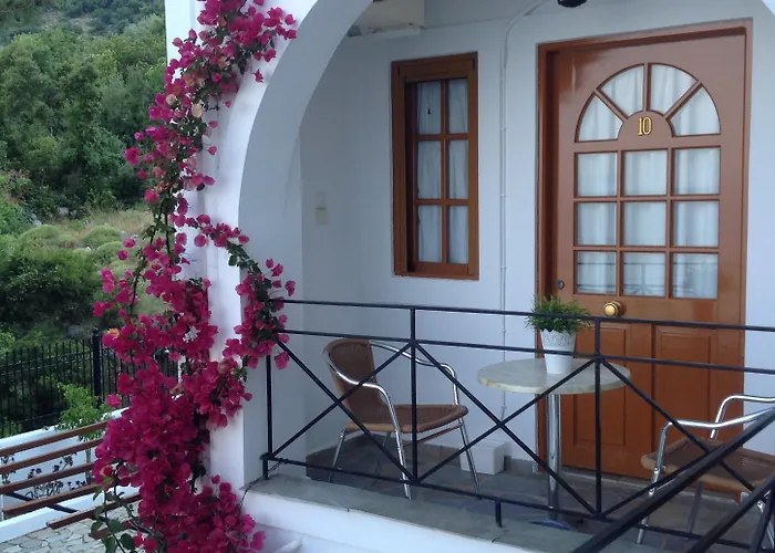 Travlos Aparthotel 3*