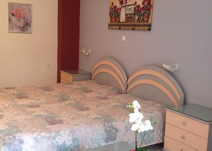 Travlos Aparthotel 3*