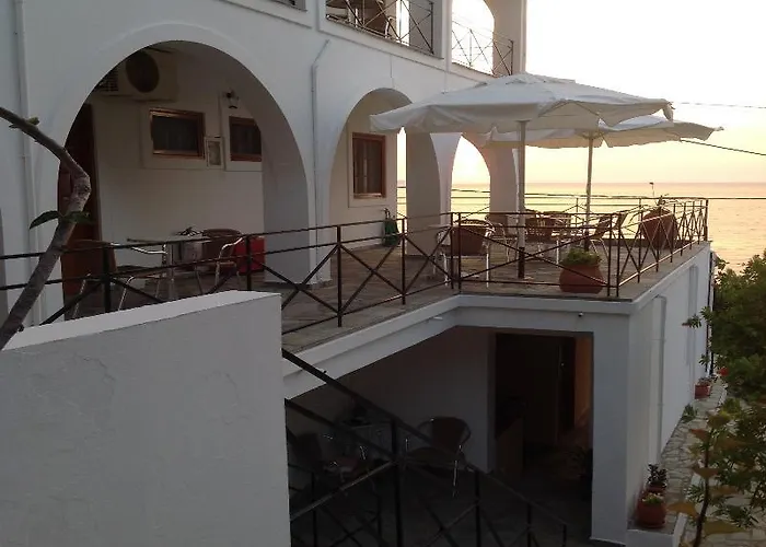 Aparthotel Travlos Eleios-Pronnoi