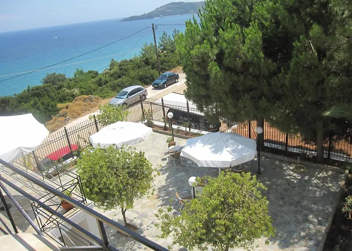 Travlos Aparthotel 3*