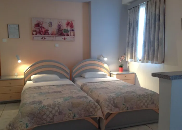 Travlos Aparthotel 3*