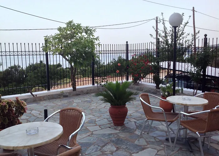 Travlos Aparthotel 3*