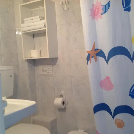 Travlos מלון דירות 3*