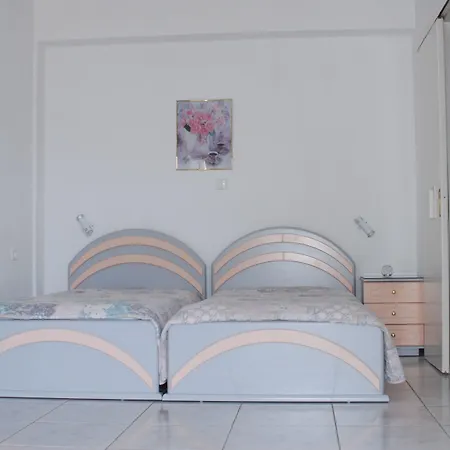 Travlos מלון דירות